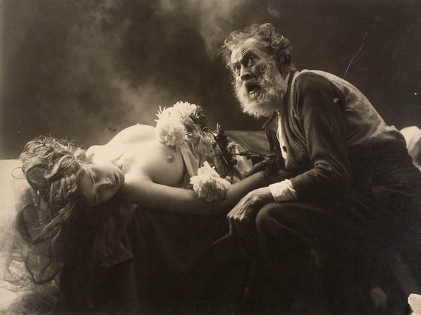 «Где на небесах я тебя найду» (1903-1905) Автор этой фотографии, сделанной в традициях пикториализма –известный испанский художник Джоан Вилатоба и Фиголс (1878-1954). Как и другие его работы,