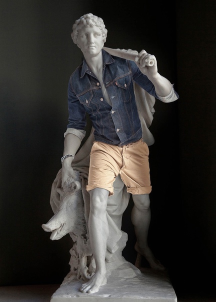 Модный переворот в Лувре Французы Лео Кайяр и Алексис Персани приодели древние скульптуры в хипстерские