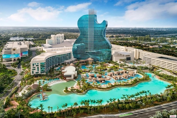 В США построили гостиницу в форме гитары Первый в мире отель в форме гитары открылся в конце октября в пригороде Майами — Голливуде, штат Флорида. Высота «музыкального инструмента» составляет
