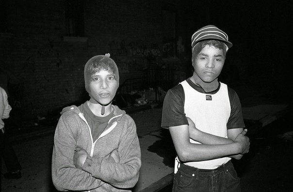 Парни из Бронкса Жизнь самого опасного и бедного района Нью-Йорка в ретро-фотографиях: 1980-е годы. Бронкс — место рождения
