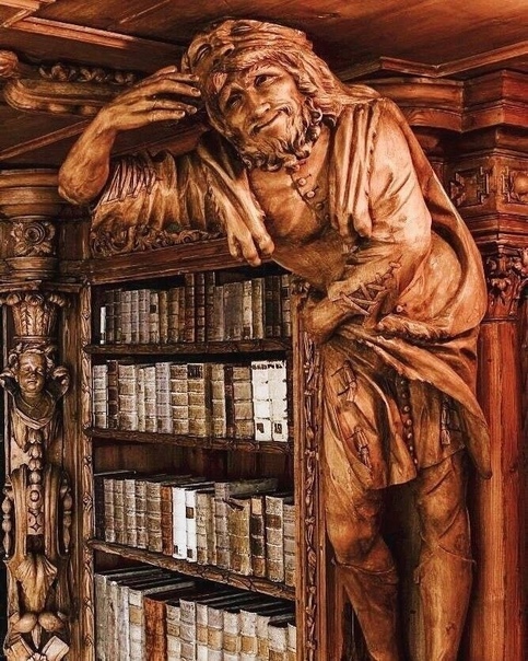 Одна из библиотек Вальдзассена в Германии Библиотека цистерцианского аббатства в Вальдзассене (Германия) – одна из самых красивых в мире. Её построили в 1726 году в переходном стиле от высокого