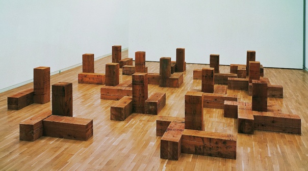 Carl Andre / Карл Андре 16 сентября 1935 — 24 января 2024) — американский художник, представитель минимализма. Характерные черты его скульптуры — использование промышленных материалов, модульных