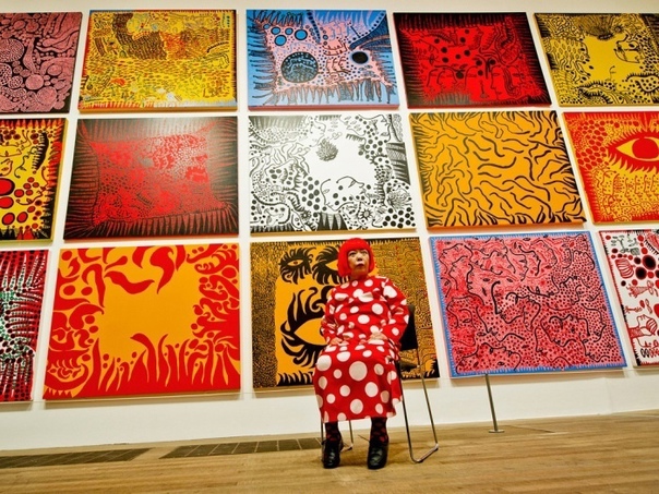 Чудесные «поля бесконечности» Яёи Кусама Японская художница полжизни провела в сумасшедшем доме. Сегодня Yayoi Kusama – одна из самых дорогих и знаменитых живописцев современности. Её работы