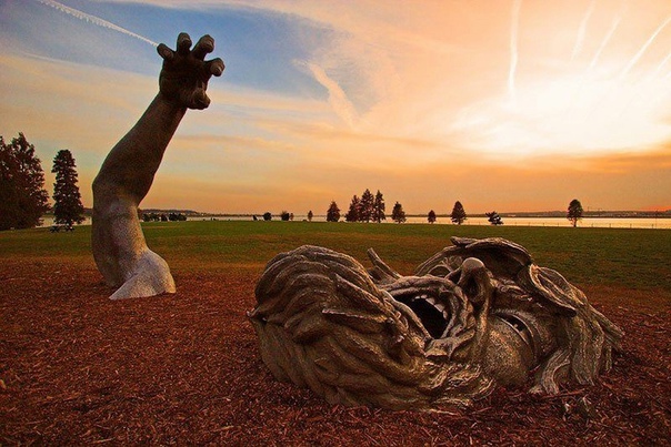Пробуждение Джон Сьюард Джонсон Вашингтон, СШАБронзовая статуя проснувшегося гиганта - одна из самых внушительных и впечатляющих работ американского скульптора реалиста John Seward Johnson.