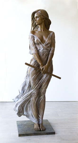Лу Ли Ронг - молодая китайская женщина-скульптор Окончила пекинскую Центральную Академию изящных искусств (КАFА), а после была ученицей и помощницей знаменитого китайского скульптора Ван Ду