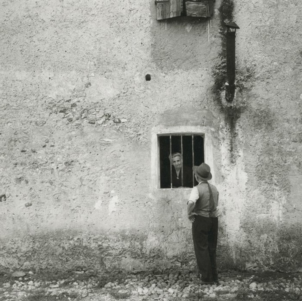 Пьерджорджо Бранци ( 1928 — 2022) Итальянский фотохудожник. Получил классическое образование и учился на факультете права, пока в какой-то момент не решил посвятить себя целиком фотографии и