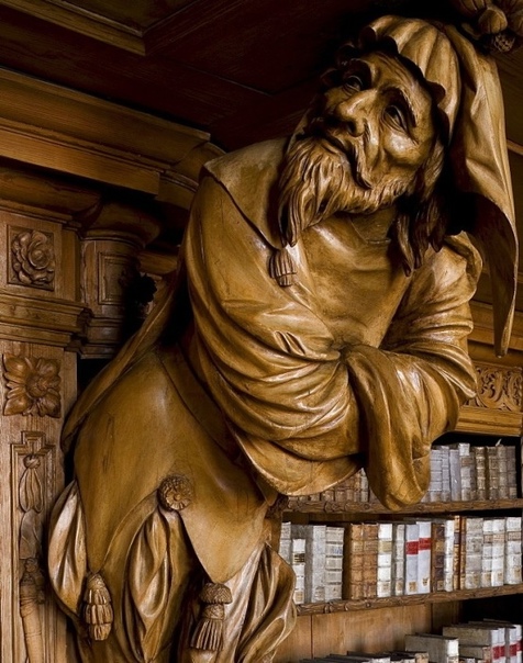 Одна из библиотек Вальдзассена в Германии Библиотека цистерцианского аббатства в Вальдзассене (Германия) – одна из самых красивых в мире. Её построили в 1726 году в переходном стиле от высокого