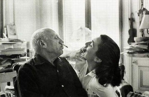 Жаклин Рок. Последняя муза Пикассо Пабло Пикассо впервые увидел Жаклин в 1953 году, когда ей было 26 лет, и ему — 72 года. В общей сложности они провели вместе 20 лет — 17 из них Пикассо не