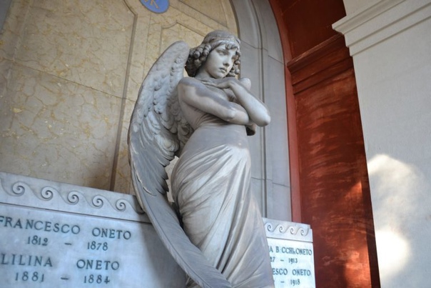 Джулио Монтеверде , Ангел воскресения” (1882) Одной из самых известных скульптур на кладбище Стальено (Генуя) является выдающаяся работа Д. Монтеверде (1837-1917).  Ангел воскресения” (иногда
