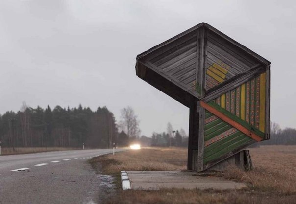 Советские автобусные остановки в фотографиях Кристофера Хервига За 12 лет канадский фотограф проездил более 30 000 километров на машине, велосипеде, автобусе и такси по 14 странам бывшего