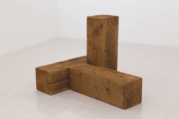 Carl Andre / Карл Андре 16 сентября 1935 — 24 января 2024) — американский художник, представитель минимализма. Характерные черты его скульптуры — использование промышленных материалов, модульных