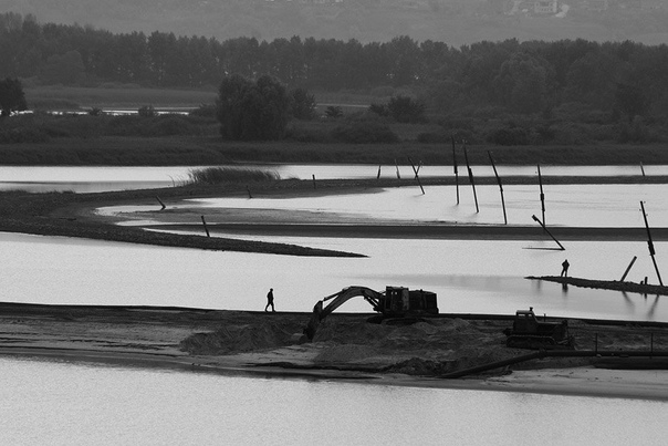 «Казань и казанцы в 1990-е», фотопроект Евгения Канаева Фотограф Евгений Канаев родился в 1955 году в городе Зеленодольске, в 38 км от Казани. С 16 лет он увлёкся фотографией и неоднократно