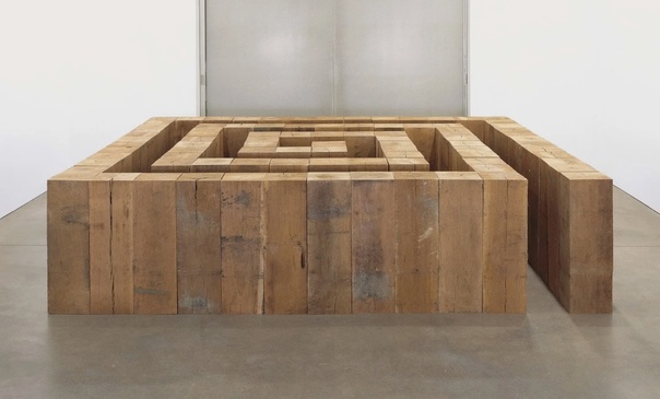 Carl Andre / Карл Андре 16 сентября 1935 — 24 января 2024) — американский художник, представитель минимализма. Характерные черты его скульптуры — использование промышленных материалов, модульных