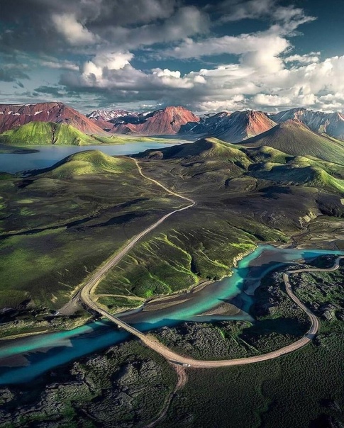 Невероятная природа Исландии Исландия это уникальное, можно даже сказать — исключительное место, ведь естественная красота природы представлена во всем ее великолепии. Да и где еще можно