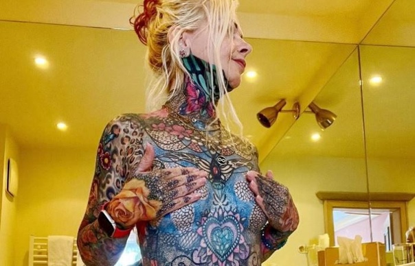 57-летняя Керстин Тристан из Германии не стесняется косых взглядов До 50 лет немка совершенно не воспринимала татуировки, искренне не понимая, зачем люди решаются на них. Но в какой-то момент