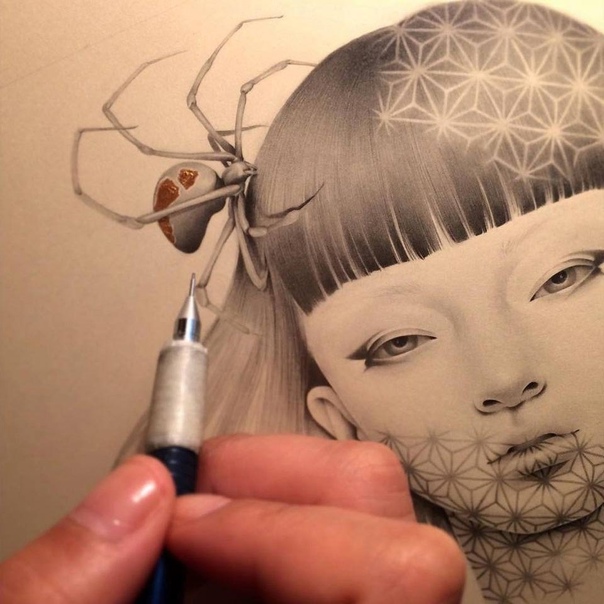 Художник Оzabu Озабу молодая японская художница-самоучка. Она работает тонким графитовым карандашом на слегка тонированной бумаге. Ее работы имеют тесную связь с культурными традициями и
