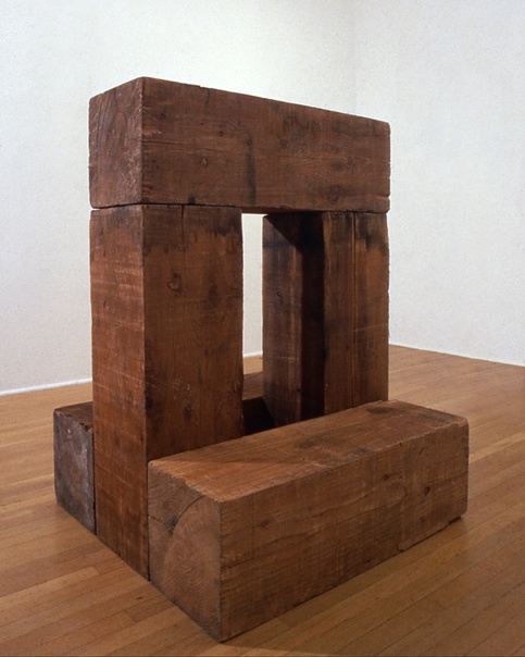 Carl Andre / Карл Андре 16 сентября 1935 — 24 января 2024) — американский художник, представитель минимализма. Характерные черты его скульптуры — использование промышленных материалов, модульных