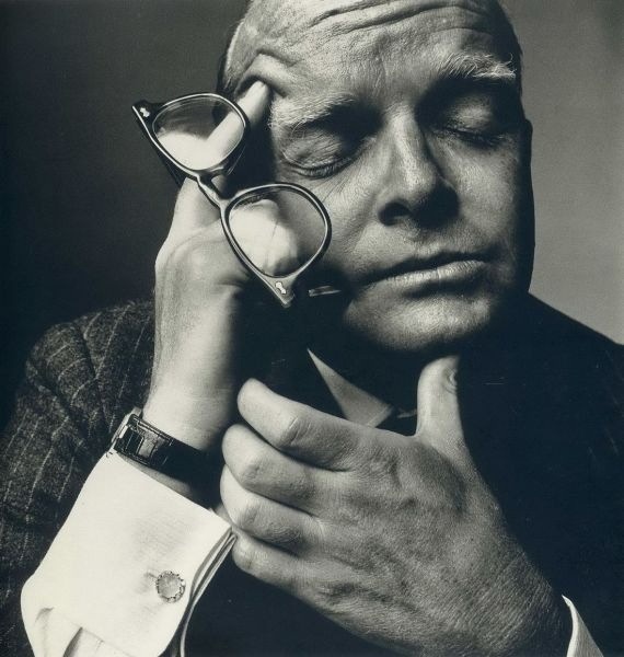 Великие фотографы ХХ века: Ирвин Пенн Американский фотограф Irving Penn оказал огромное влияние на мир модной фотографии. В его портфолио - тысячи прекрасных кадров и среди них множество