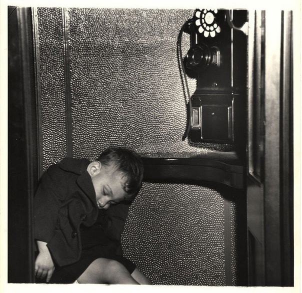 «Меня зовут Виджи. Я величайший фотограф в мире…» Артур Феллиг, более известный как Weegee прославился тем, что снимал криминальные фоторепортажи для уголовных хроник таблоидов Нью-Йорка в 30-х