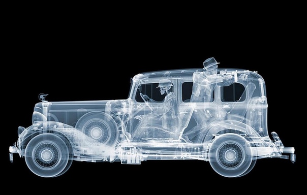 Удивительные рентгеновские фотографии Ника Визи Британский фотограф Nick Veasey родился в Лондоне в 1962 году. Он известен рентгеновскими фотографиями самых разнообразных объектов – от кукол,