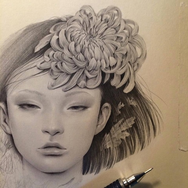 Художник Оzabu Озабу молодая японская художница-самоучка. Она работает тонким графитовым карандашом на слегка тонированной бумаге. Ее работы имеют тесную связь с культурными традициями и