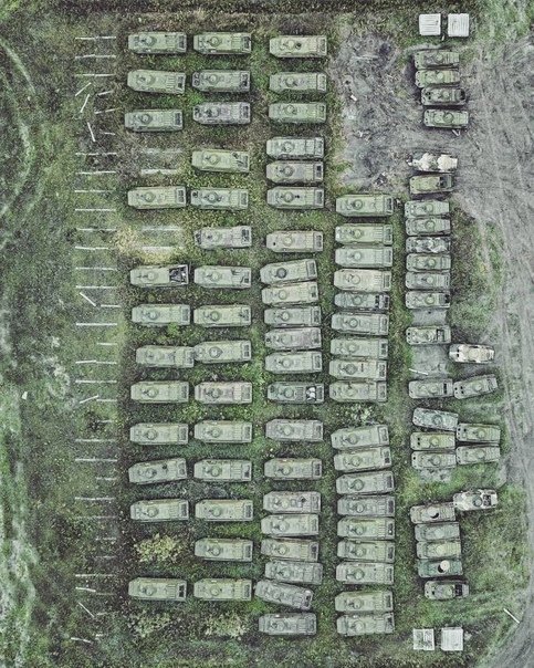 Большое кладбище танков в Сибири В глухом лесу Сибири нашли танковое кладбище, где хранится списанная техника. Здесь сотни машин, которые ранее были на вооружении СССР и России, а теперь они