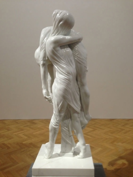 Кевин Фрэнсис Грэй (1972 г) «Балерина и мальчик» Безликие изваяния – явление в творчестве современного британского скульптора Кевина Френсиса Грея традиционное. Они нередко вызывает горячие