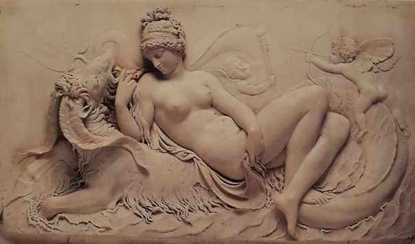 «Венера, лежащая на морском монстре с Купидоном и путти», Джон Дир 1785–1787. Мрамор. 33, 7x58,4 см. Музей Дж. Пола Гетти Английский скульптор Джон Дир (1759–1798) — представитель