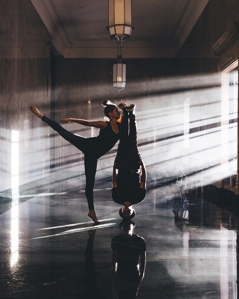 Красота танцевального искусства в проекте Cameras and Dancers Вот что получается, когда встречаются профессиональные танцоры мирового уровня, талантливые фотографы и профессионалы в области