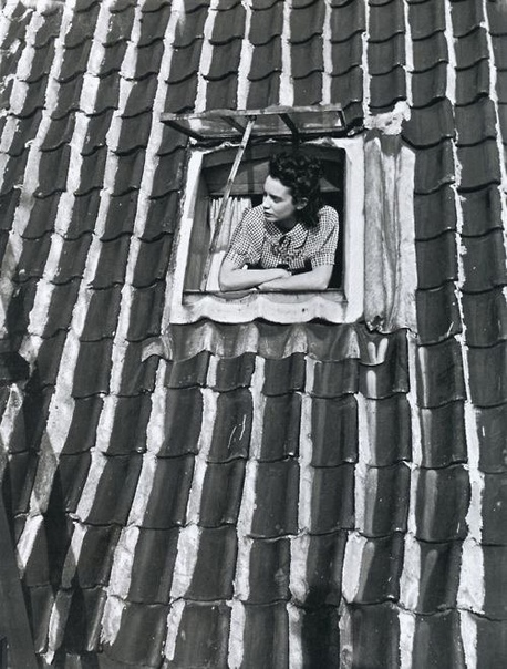 Ева Бесньо (1910–2002) Знаменитая фотожурналистка. Была участницей движения Nieuwe Fotografie (Новая фотография).