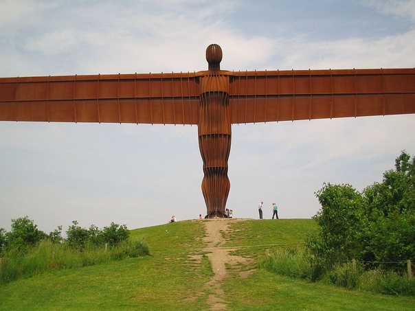 «Ангел Севера», Энтони Гормли 1998 г. Сталь. Высота 20 м. Гейтсхед, Англия Самое большое скульптурное произведение, когда-либо созданное в Англии, прославило автора. В 1998-м Antony Gormley