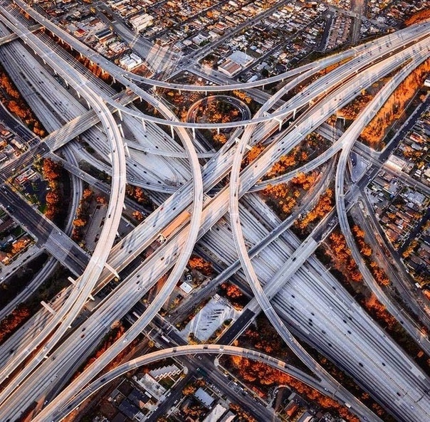 Примеры фантастической инфраструктуры на снимках Инфраструктура является неотъемлемой частью для каждого населенного пункта. Казалось бы, в данном случае нет простора для творчества, но порой