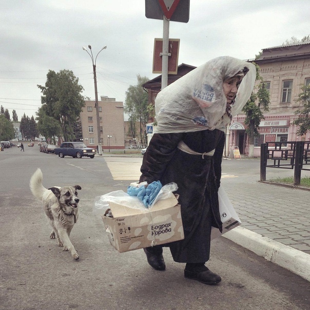 Фотографии неприкрытой России 40-летний фотограф Дмитрий Марков вырос в городе Пушкино, где, как и многие дети того времени, шатался по улицам, избегая общения со своим пьющим отцом. К счастью,