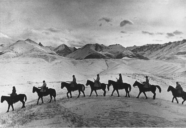 Классики советской довоенной фотографии: Евгений Ананьевич Халдей Главный фотографа Великой Отечественной войны. Работы Евгения Халдея - это хрестоматийные образы войны. Например, снимок,