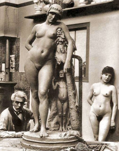 Жан-Леон Жером «Омфала» На снимке известного в то время фотографа Луи Боннара запечатлен художник Жан-Леон Жером, которого по праву назвали «академиком академизма». Он сфотографирован в своей