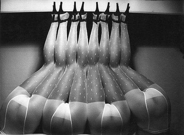 Ги Бурден Французский художник и модный фотограф Guy Bourdin известен своими провокационными изображениями.