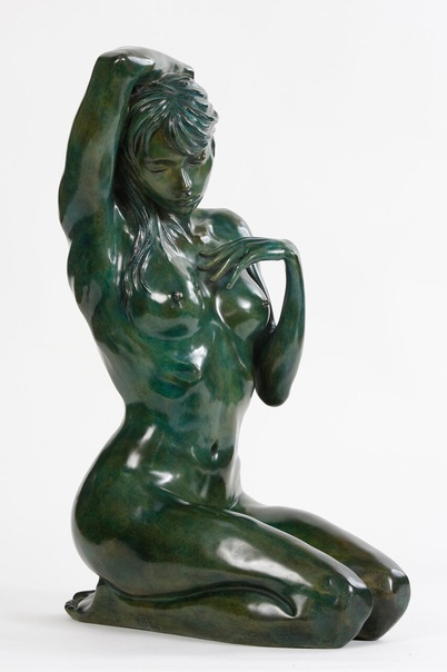 Чувственная экспрессия в бронзе Французский скульптор Ив Пире (Yves Pires, род. в 1958 г.) в основном работает с бронзой. В своей скульптуре он часто представляет женственность, как в