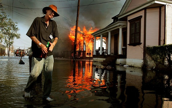 Наводнение на реке Миссисипи. Фотографии Марио Тама Mario Tama является штатным фотографом Getty Images, со штаб квартирой в Нью-Йорке. Он обучался фотожурналистике в Рочестерском