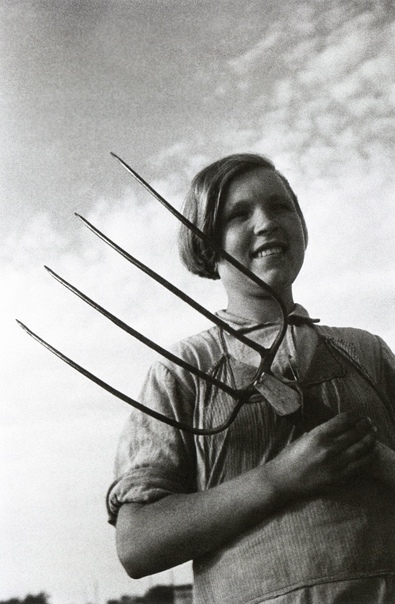 Классики советской довоенной фотографии: Иван Михайлович Шагин 1904-1982)Автор всемирно известных фотоснимков времен Второй мировой войны, один из знаменитых представителей первого поколения