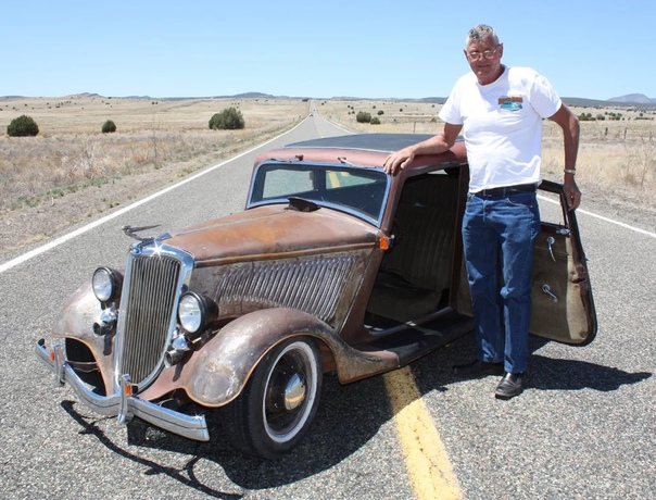 Карликовые автомобили Эрни Адамса В 1965 году, Эрни Адамс (Ernie Adams) из Мари­копы штата Ари­зона начал делать функ­ци­о­наль­ные копии клас­си­че­ских Аме­ри­кан­ских авто­мо­би­лей