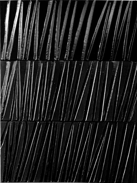 Пьер Сулаж фр. Pierre Soulages; 24.12.1919 – 26.10.2022) — французский художник-абстракционист. В 1946 году приехал в Париж, до этого был сельскохозяйственным рабочим. Известность пришла к нему