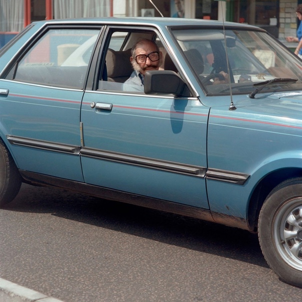 Лондонские водители 1980 – х, Крис Дорли-Браун В середине 1980-х годов Chris Dorley-Brown, чья семья живет в Хэкни и Бетнал-Грин в течение почти 200 лет, сфотографировал водителей, застрявших в