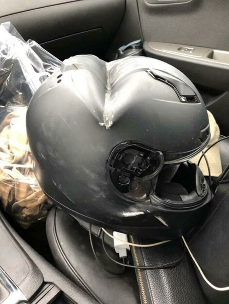 Эти фотографии напомнят, почему нужно носить шлем Шлем — главная защита для мотоциклиста в седле, для всадника на коне и даже для ребенка, который осваивает роликовые коньки. Посмотрите на эти