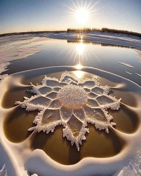 Река Сонхуа в Китае, где вода замерзая расцветает фантастическими картинами с кристальной геометрией Ледники Сонхуа образуются, когда поверхность реки замерзает, создавая слой льда, который