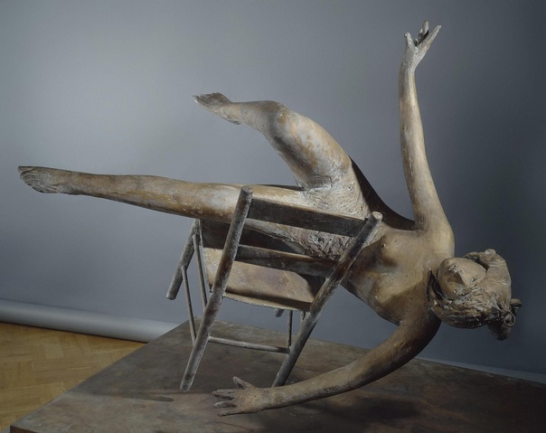 Джа́комо Манцу́ 22 декабря 1908 -1991)— один из наиболее знаменитых итальянских скульпторов XX века. Немецкий скульптор Фриц Кремер писал: «Джакомо Манцу – одно из самых больших дарований в